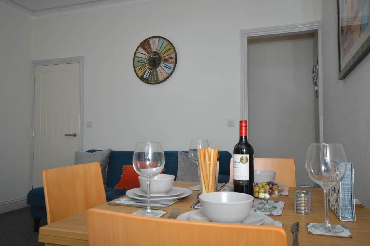 Lexicon House - 4 Bedrooms 3 Bathrooms Stoke-on-Trent